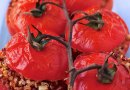 Запеченные томаты с начинкой из киноа

.