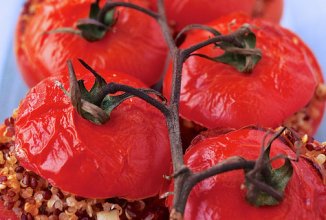 Запеченные томаты с начинкой из киноа

.