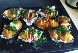 Картофель запечённый с брынзой и ветчиной