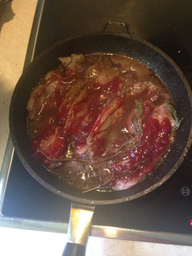 Тушёная индейка в вине и брусничном соусе😋 - Шаг 4