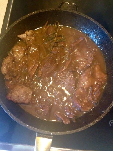 Тушёная индейка в вине и брусничном соусе😋 - Шаг 5