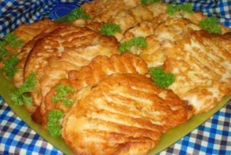 Отбивные из курицы в луковом кляре.