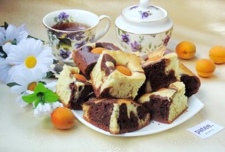 "Мраморный" пирог с абрикосами