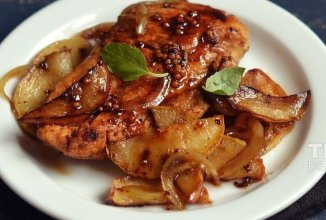 Куриная грудка с яблоком