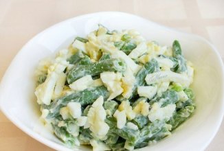 Салат из зеленой фасоли с яйцами