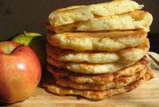 Творожно-яблочные лепешки