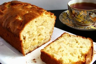 Яблочный кекс с вкусной заливкой.