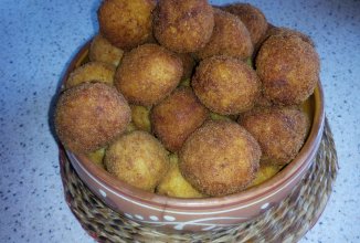 Картофельные шарики с сыром.