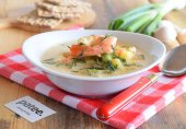 Сырный суп с креветками и кабачками