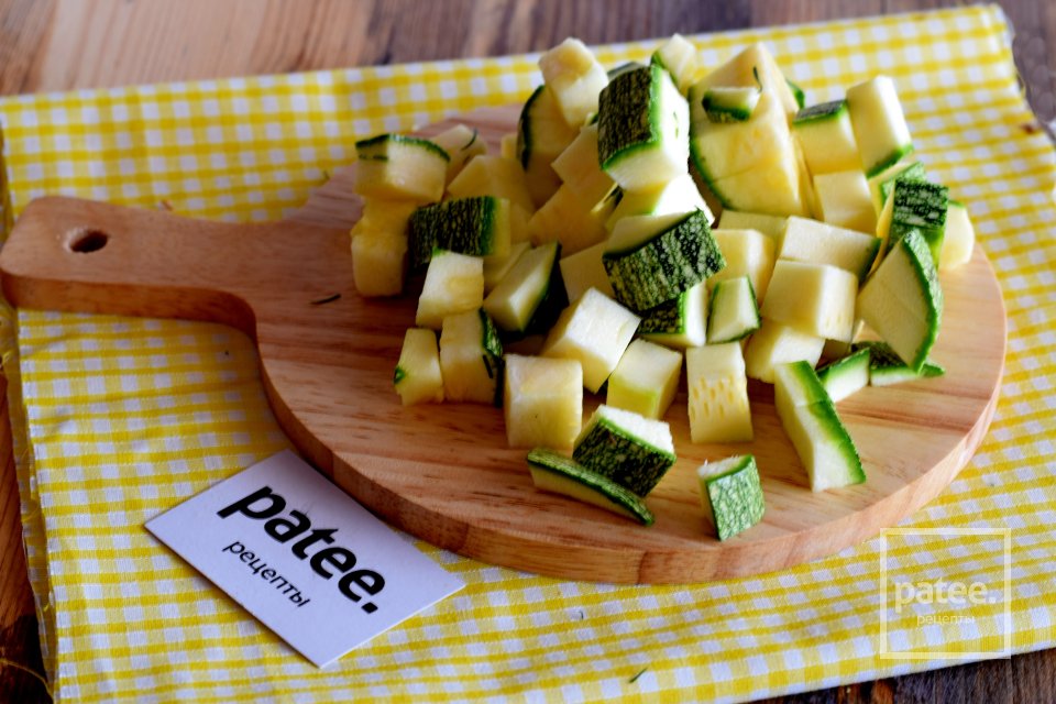 Сырный суп с креветками и кабачками - Шаг 2