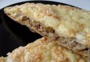 Слоеный пирог с грибами и фаршем