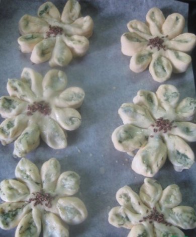 Пирожки картофельные " цветы" - Шаг 7