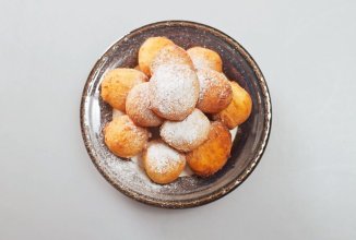 Творожные пончики в сахарной пудре