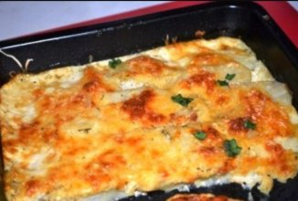 Картофель дофине, запеченный под сыром.