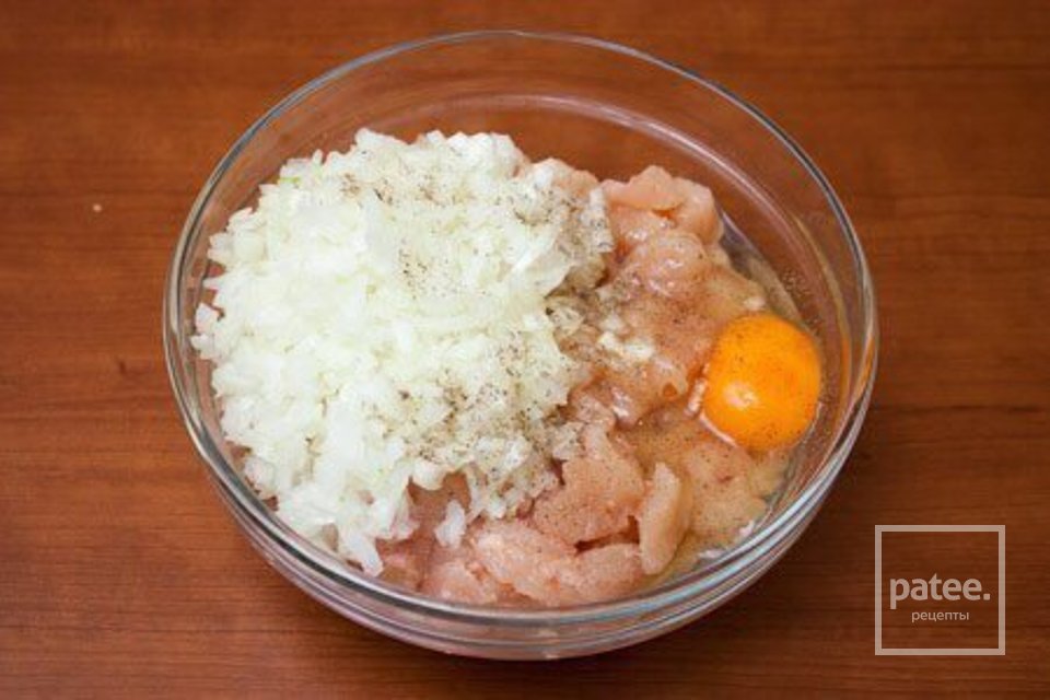 Куриные шарики в сыро-сливочном соусе - Шаг 1