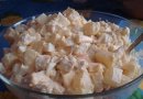 Салат с ананасами и курицей