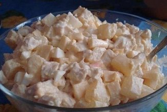 Салат с ананасами и курицей