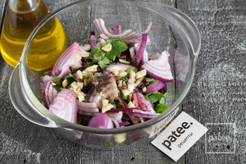 Греческий салат со свекольной ботвой - Шаг 10