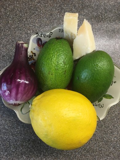 Салат "Адвокат" с авокадо, луком и сыром пармезан - Шаг 1