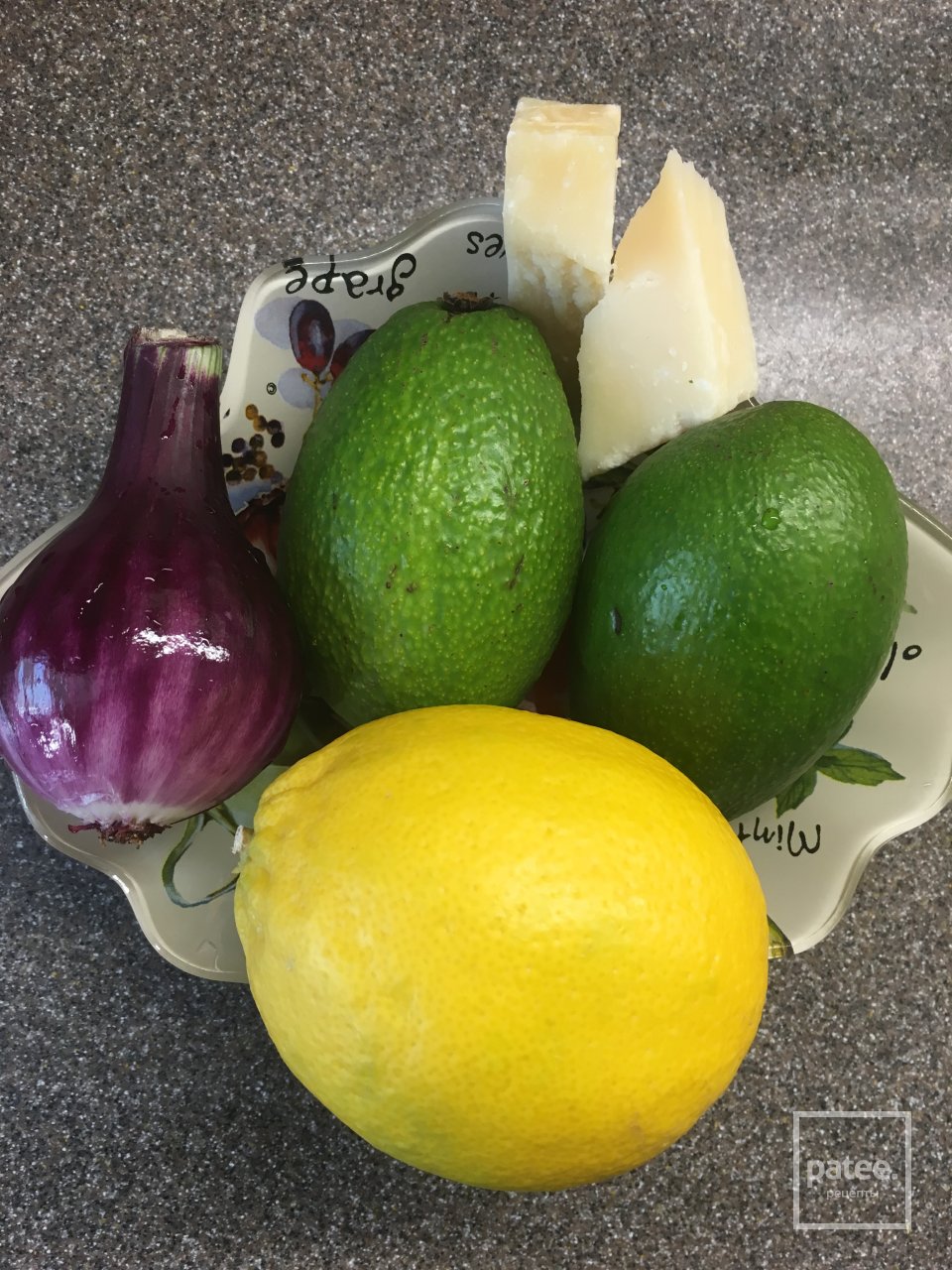 Салат "Адвокат" с авокадо, луком и сыром пармезан - Шаг 1
