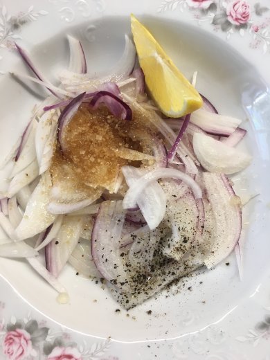 Салат "Адвокат" с авокадо, луком и сыром пармезан - Шаг 2