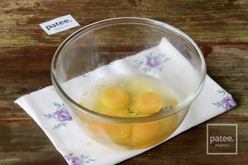 Бисквитный рулет с творогом - Шаг 2