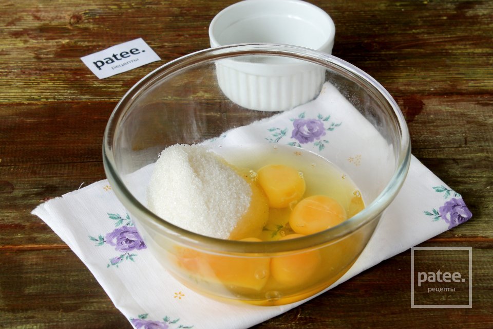 Бисквитный рулет с творогом - Шаг 3