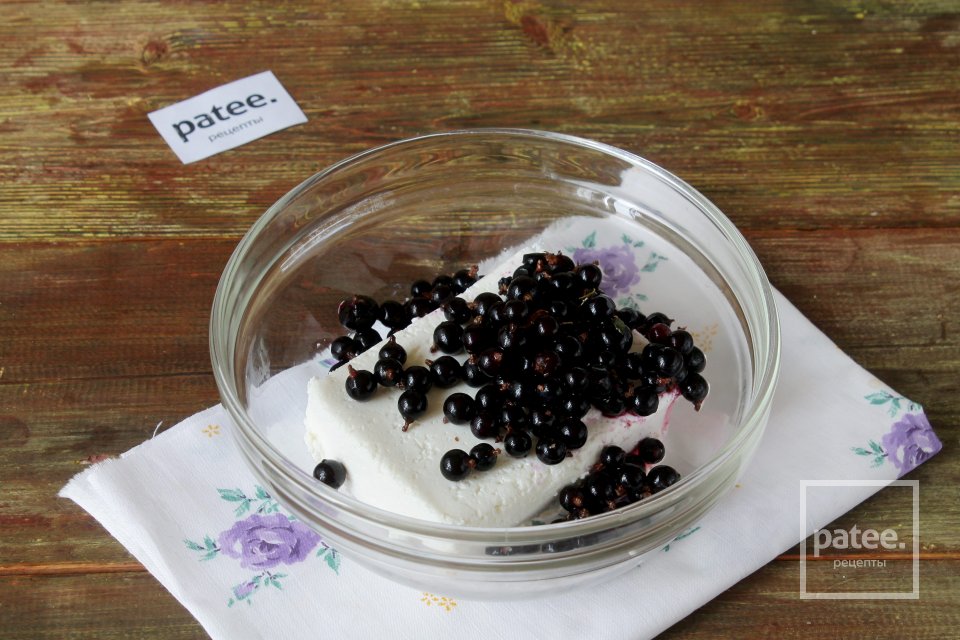 Бисквитный рулет с творогом - Шаг 8