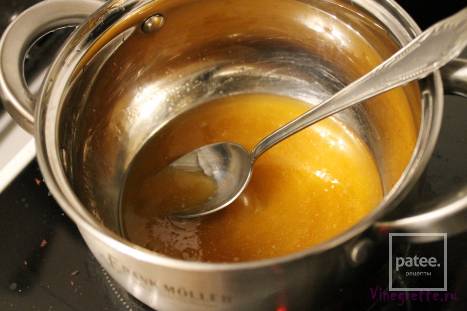 Черничный пирог с крошкой, козьим сыром и медовой глазурью - Шаг 8