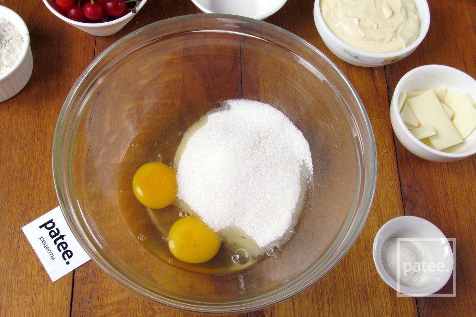 Кексы с корицей, вишней и белым шоколадом - Шаг 3