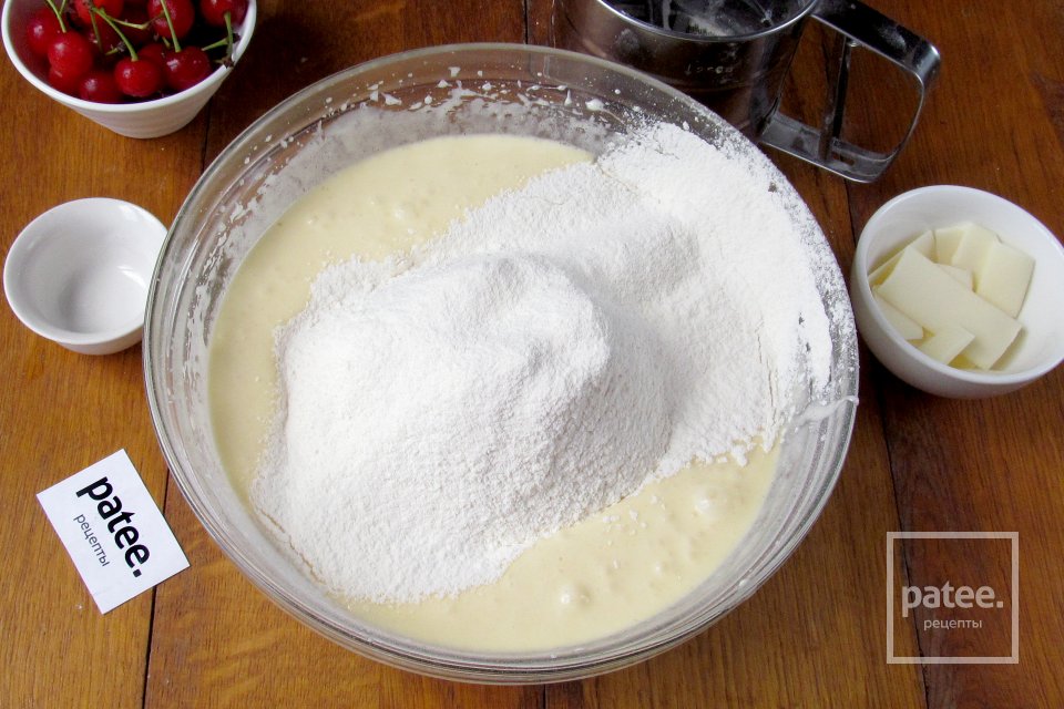 Кексы с корицей, вишней и белым шоколадом - Шаг 6