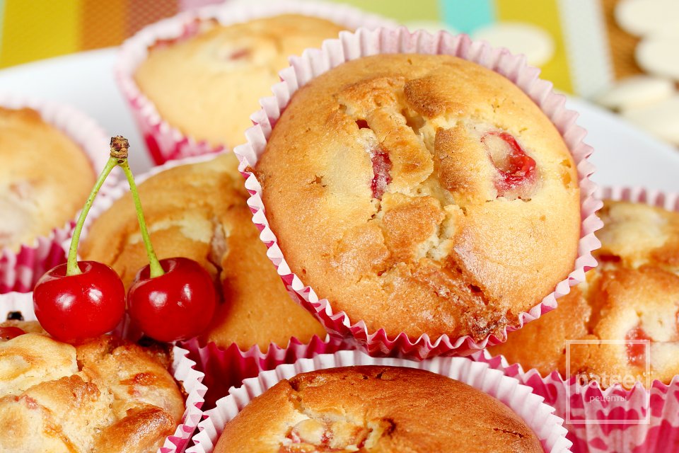 Кексы с корицей, вишней и белым шоколадом - Шаг 15