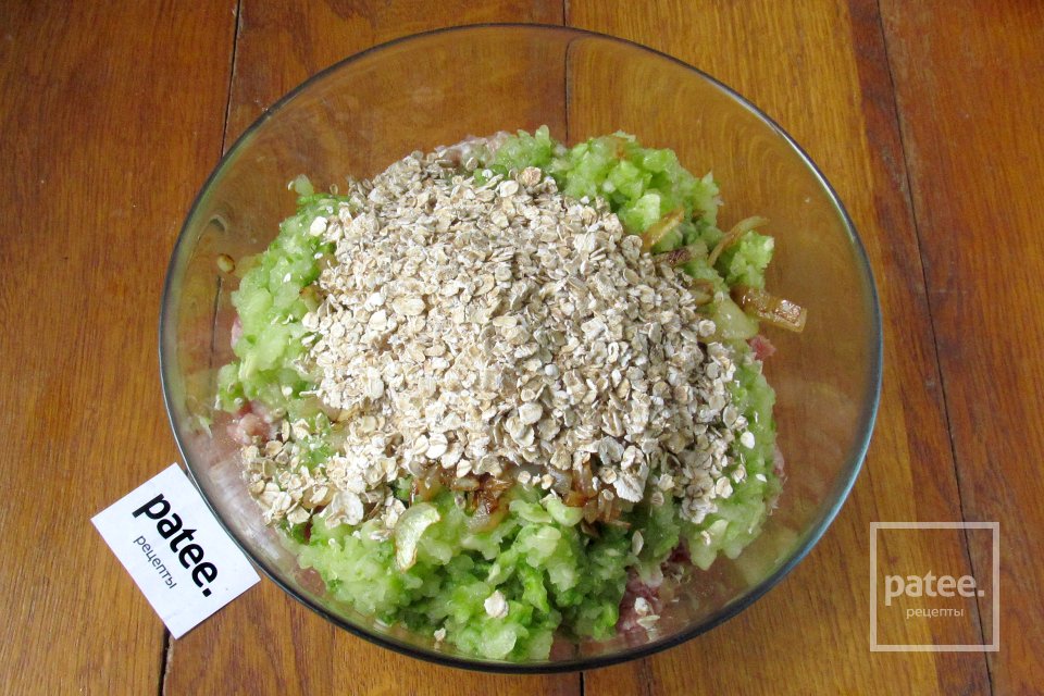 Котлеты с кабачком и овсяными хлопьями - Шаг 8