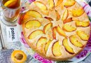 Пирог с персиками