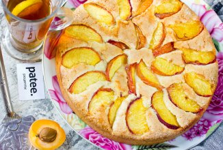 Пирог с персиками