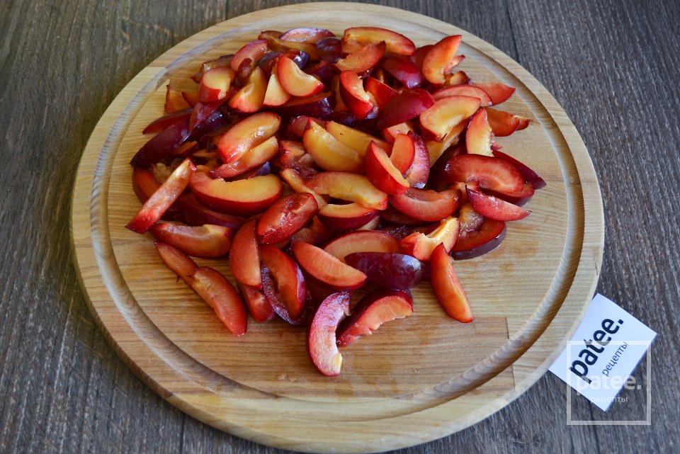 Песочный пирог со сливами - Шаг 10