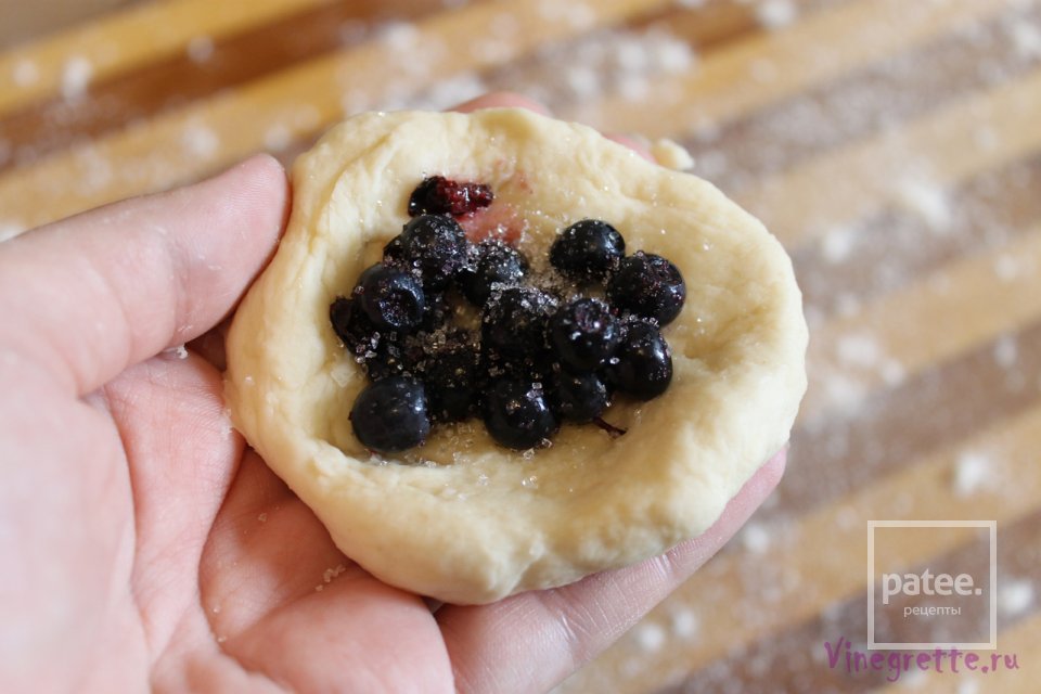 Kynuté borůvkové knedlíky/ Черничные кнедлики из дрожжевого теста - Шаг 5