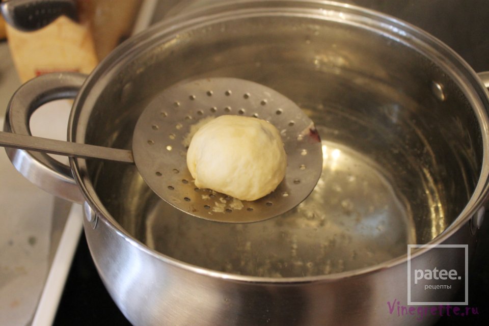 Kynuté borůvkové knedlíky/ Черничные кнедлики из дрожжевого теста - Шаг 7