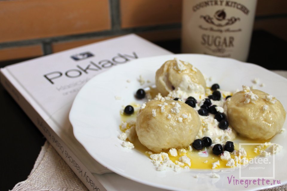 Kynuté borůvkové knedlíky/ Черничные кнедлики из дрожжевого теста - Шаг 8