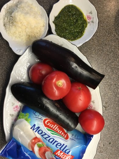 "Пирамида", сказочно вкусная закуска из баклажан, томатов и моцареллы. - Шаг 1