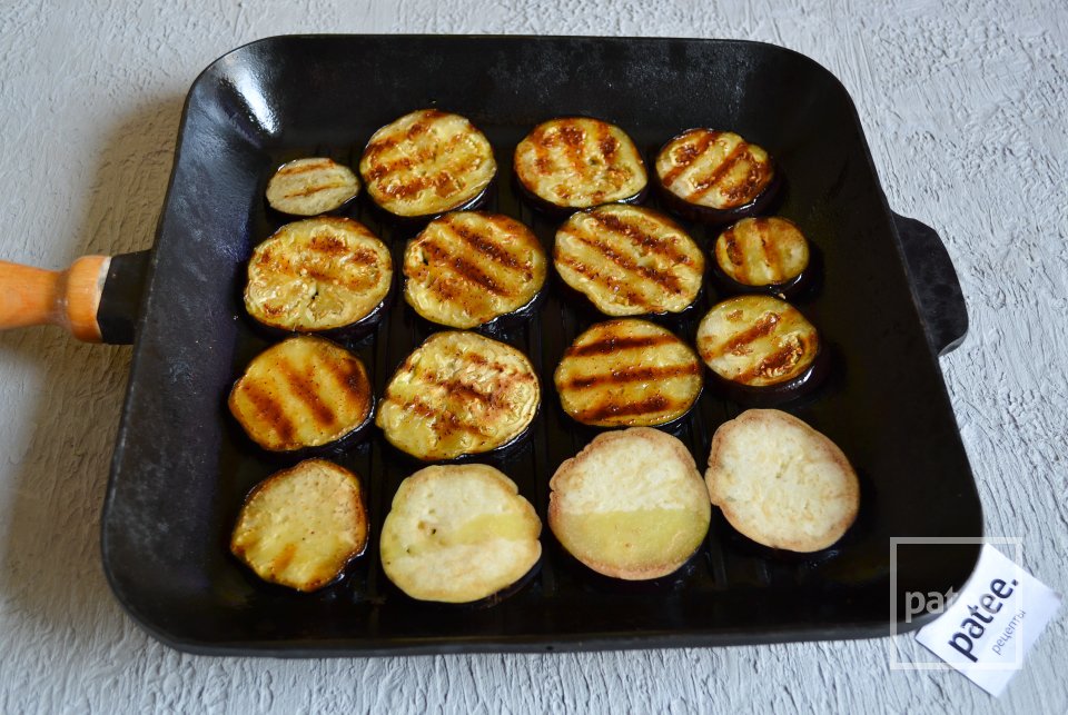 Салат с баклажанами и кукурузой - Шаг 9