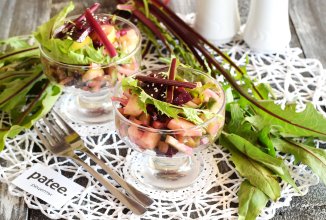 Овощной салат со свеклой и огурцами