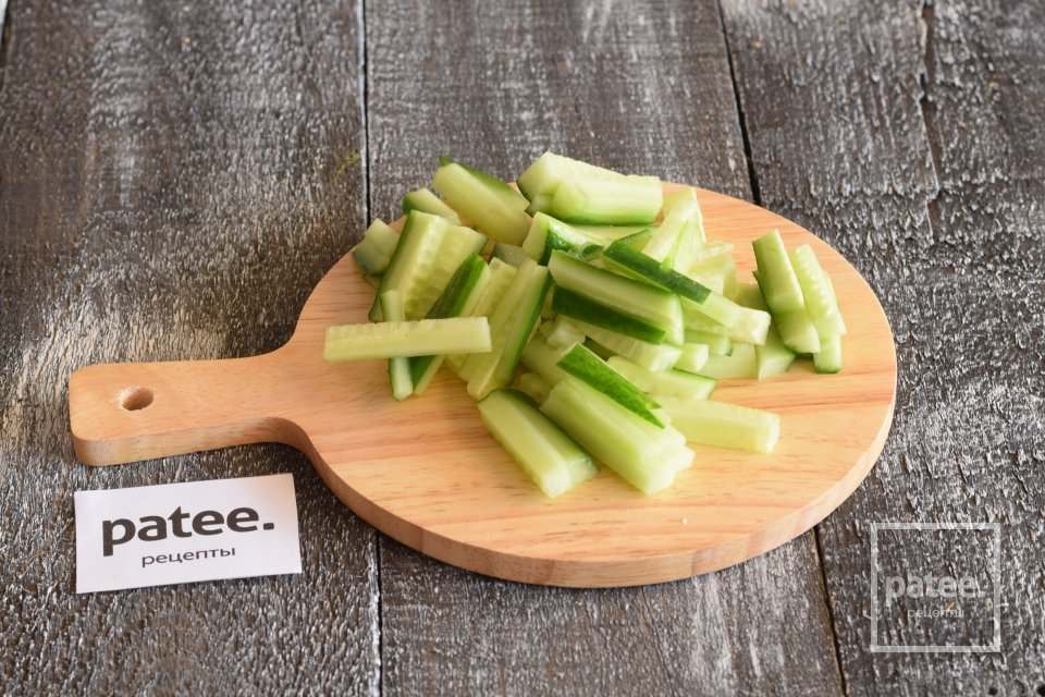 Овощной салат со свеклой и огурцами - Шаг 5