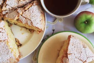 Шарлотка (с кукурузной мукой)🍏🍰🍎