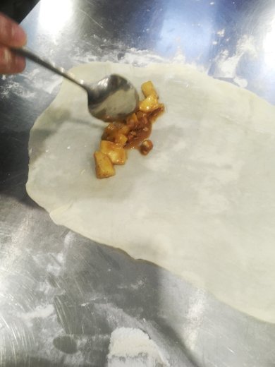 Яблочный пирог с орехово-карамельной начинкой - Шаг 5