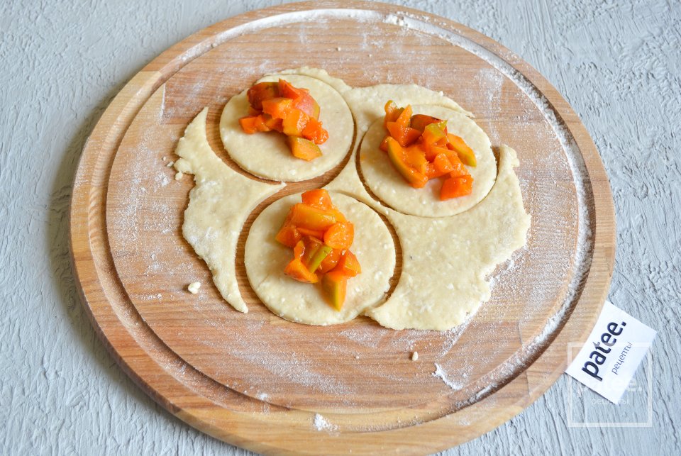 Пирожки с абрикосами - Шаг 13