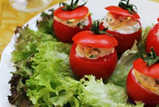 Tomaat met grijze garnaal/ Помидоры, фаршированные креветками