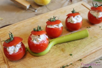 Tomaat met grijze garnaal/ Помидоры, фаршированные креветками - приготовление