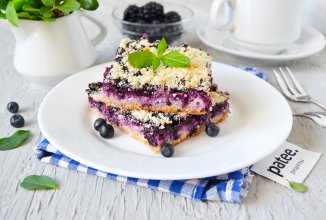 Пирог с черникой и творогом