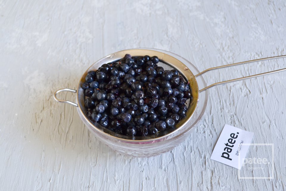 Пирог с черникой и творогом - Шаг 8